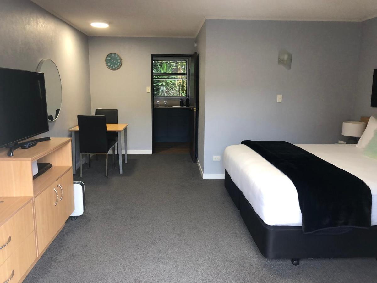 Hacienda Motor Lodge Палмерстън Норт Екстериор снимка